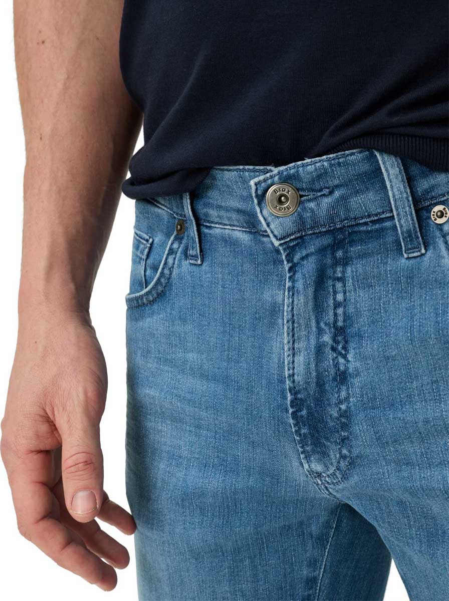 Brax Jeans Brax - Jeans - Chuck Hi-Flex Light: Five-Pocket Light Denim Jean