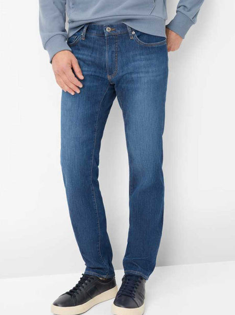 Brax Jeans Brax - Jeans - Chuck Hi-Flex: Tapered Leg Regular Blue Denim 5 Pocket